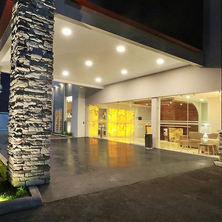 Bluu Hotel Aeropuerto Monclova-Frontera Exterior photo