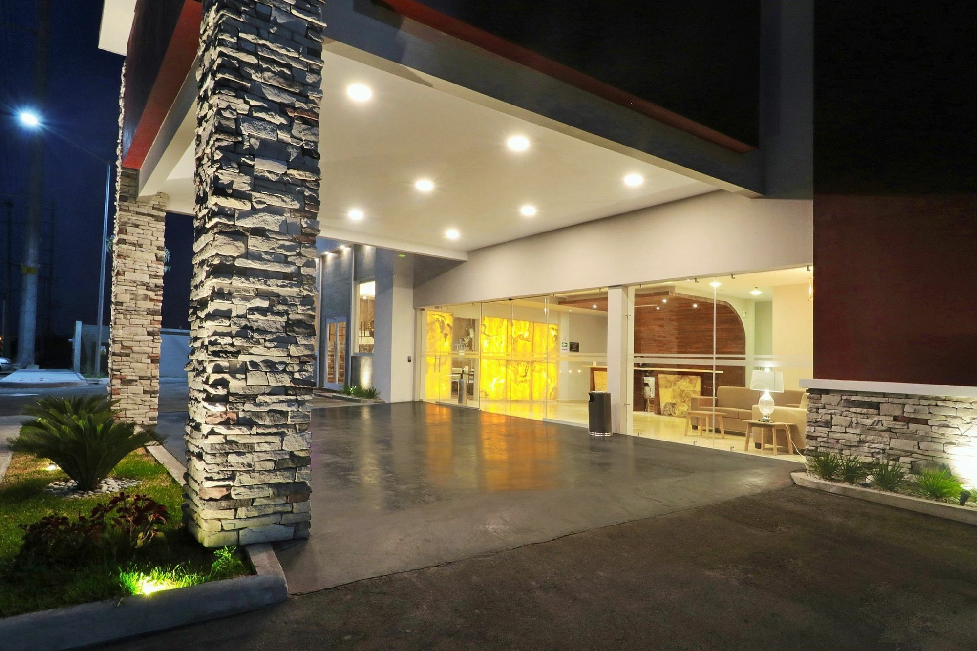 Bluu Hotel Aeropuerto Monclova-Frontera Exterior photo